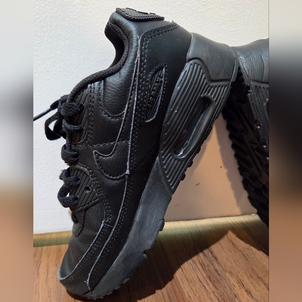 Kids Black Nike Air Max 90, Size 2Y - Picture 4 of 9